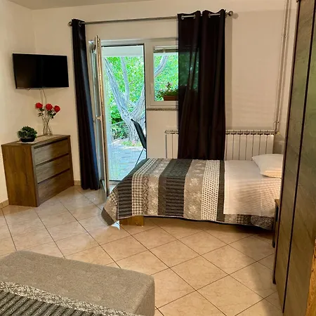 Renata בית הארחה פלומין